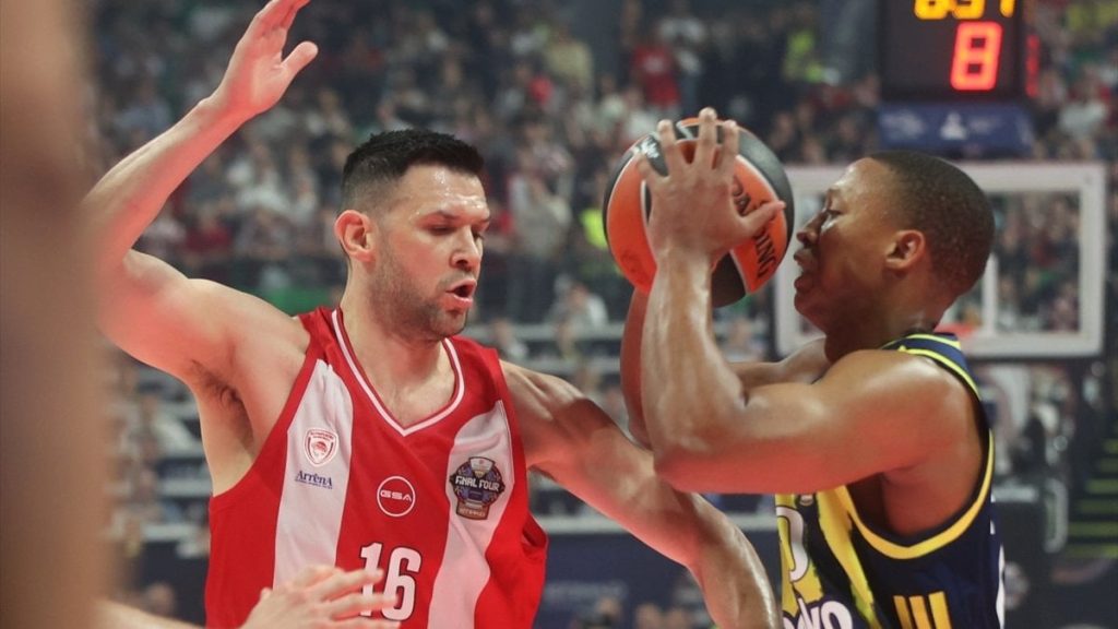 Fenerbahçe, EuroLeague Final-Four yarı finalinde Olympiakos’a 79-61 mağlup oldu