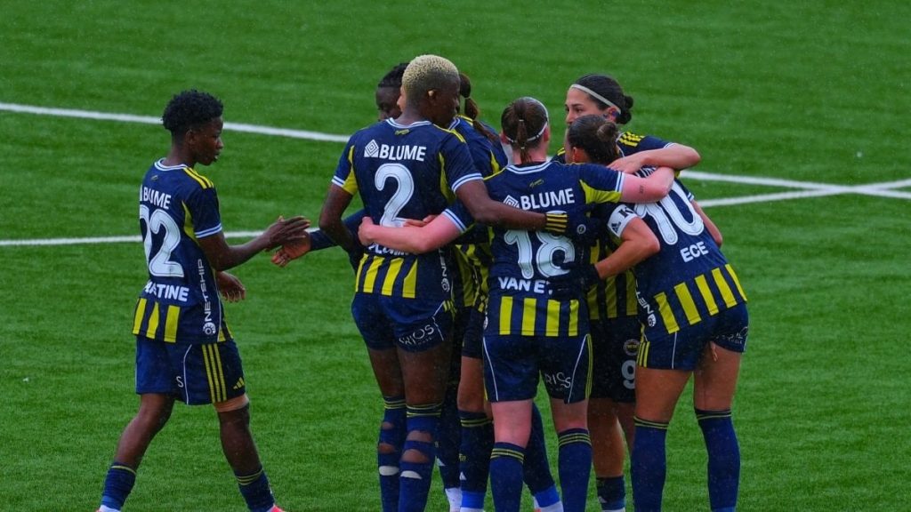 Fenerbahçe Kadın Futbol Süper Ligi’nde ilk şampiyonluğunu ilan etti